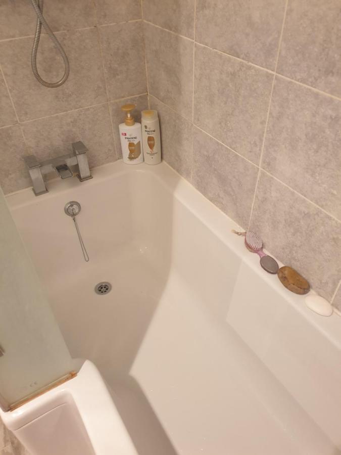 Harry Potter Theme Double Room In Shared House Watford  Zewnętrze zdjęcie